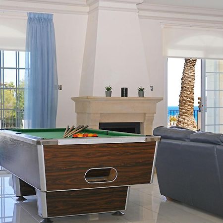 Villa Oceania - Beachfront Паралимни Экстерьер фото