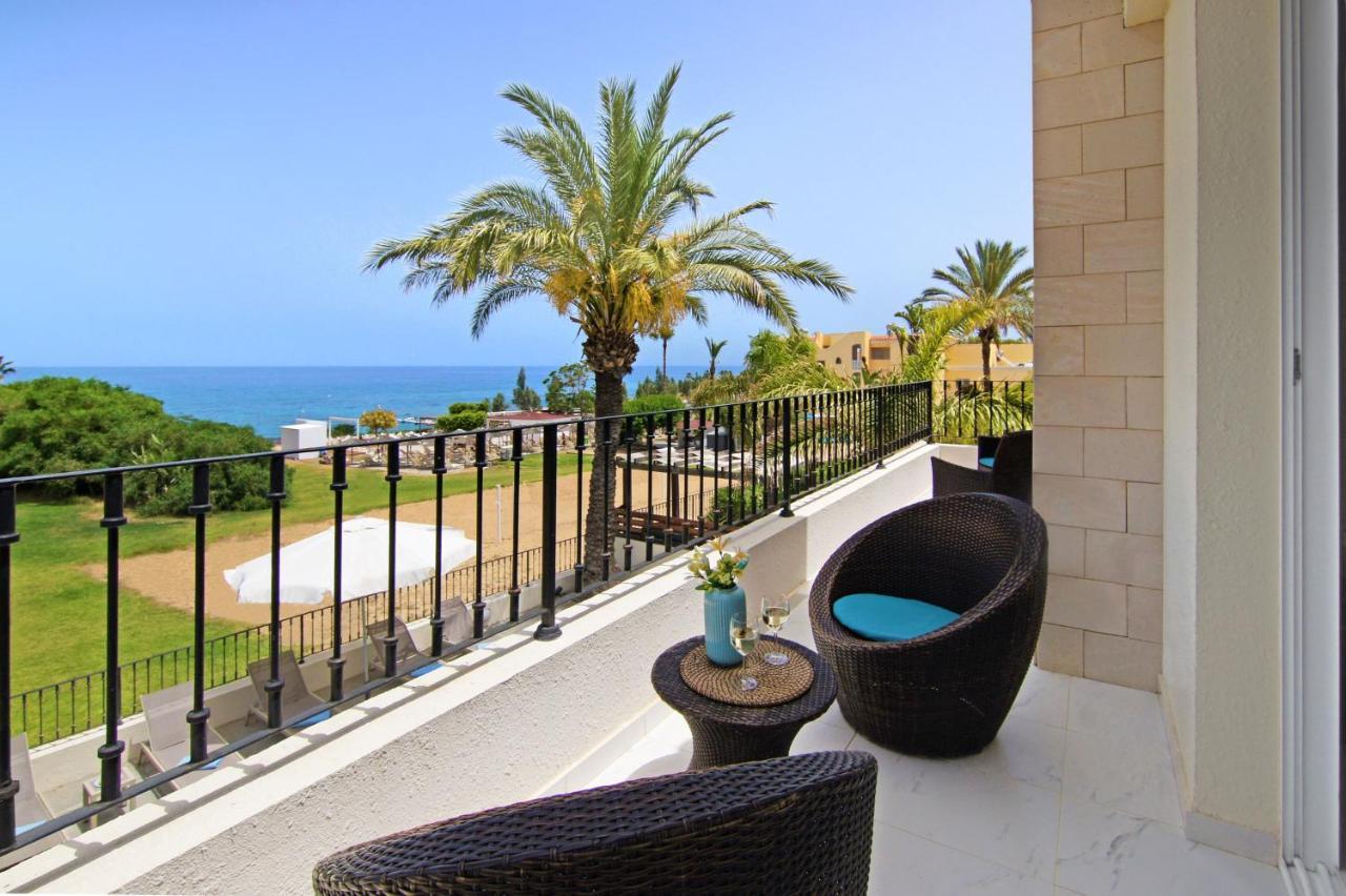 Villa Oceania - Beachfront Паралимни Экстерьер фото